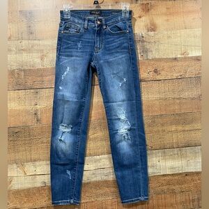 Judy Blue Relaxed Fit Distressed Cropped Blue Jeans Size 3